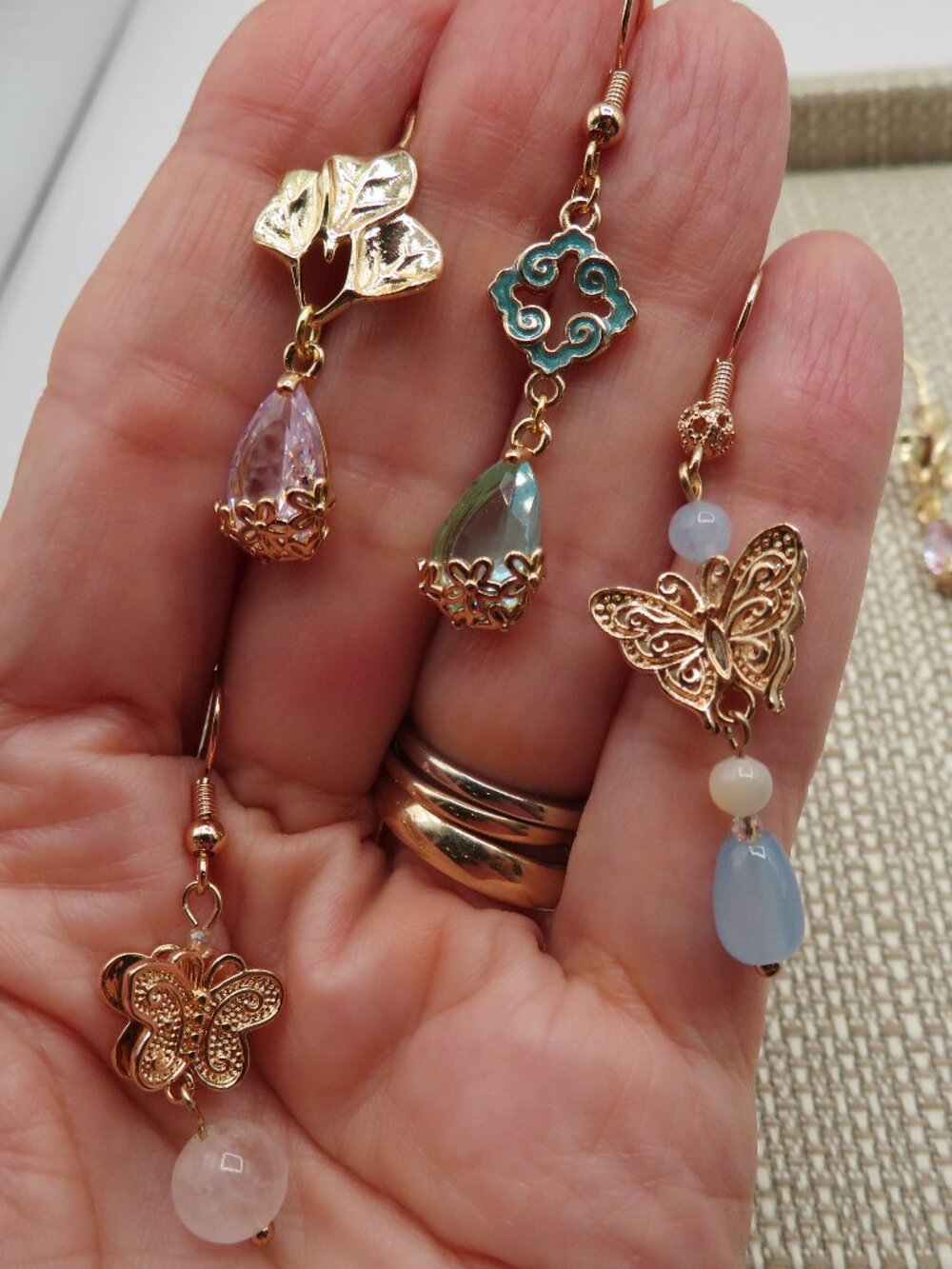 4 Pairs Crystal Beaded Gold Tone Dangle Earrings - Picture 9 of 10